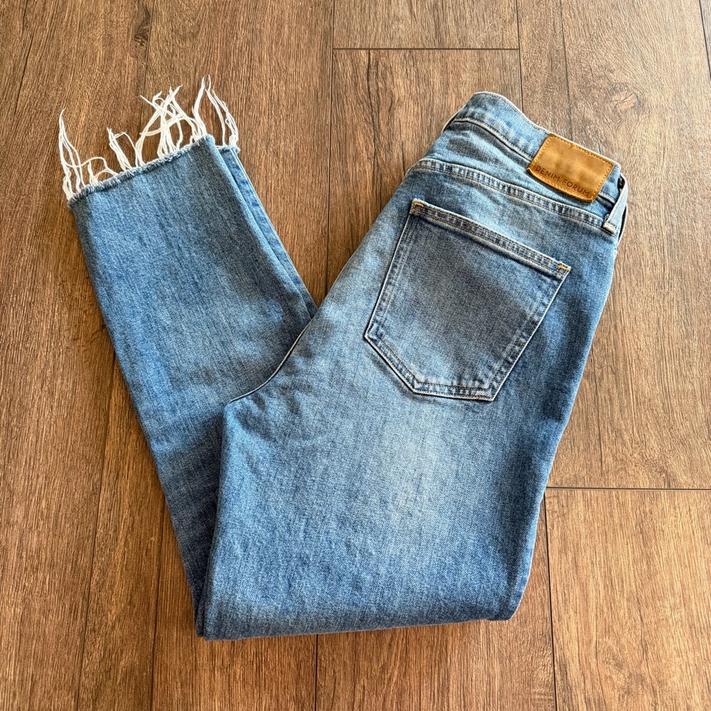 Aritzia Denim Forum Yoko High Rise Slim Jeans | Medium Wash | Size 30 | Raw Hem